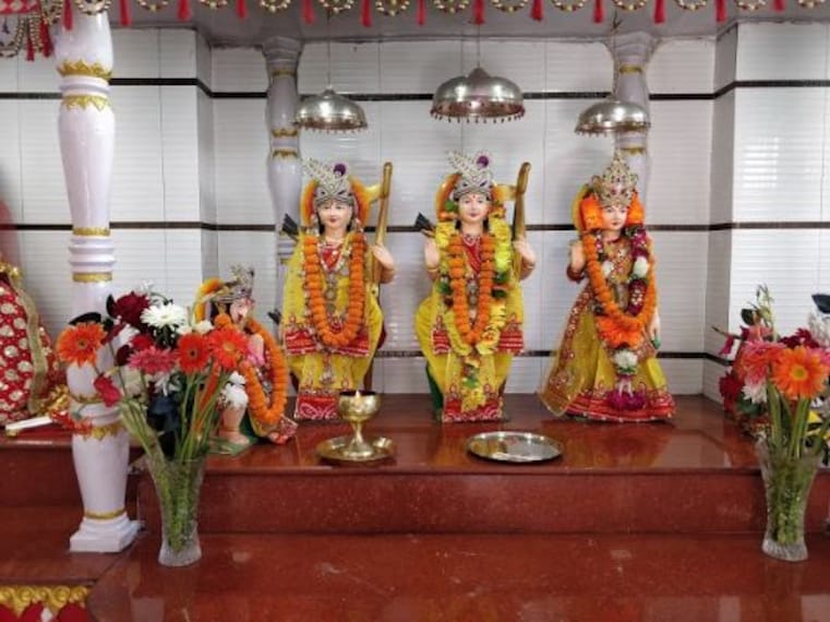 Praying at Hanuman Tok_5